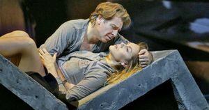 Roberto Alagna y Kristin Opolais en Manon Lescaut de Puccini. Foto: Cortesía MetOpera.