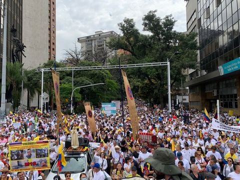 Masiva asistencia de manifestantes en Medellín.