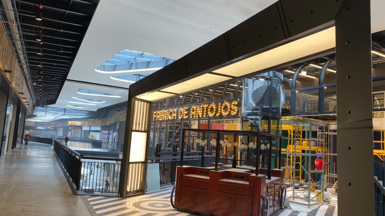 Zona de restaurantes del nuevo centro comercial Nuestro Bogotá que entrará en operación a comienzos de mayo