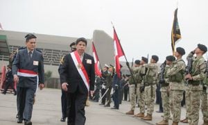 Nueva polémica en Perú: Castillo estaría buscando castigar a policías que participaron de allanamiento a su casa.