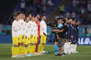 Selección de Ucrania durante los actos protocolarios del partido ante Inglaterra en la Eurocopa 2020