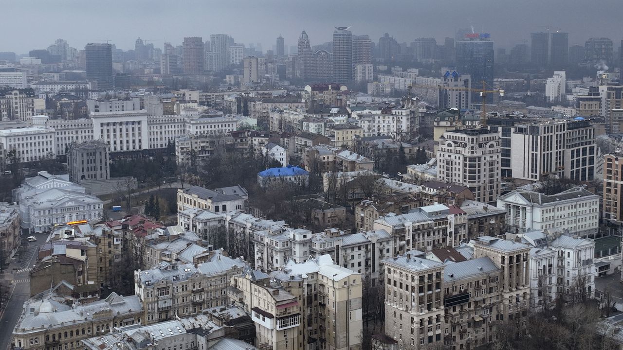 Vista de la capital de Ucrania, Kiev, el 24 de febrero de 2022. (AP Foto/Emilio Morenatti)