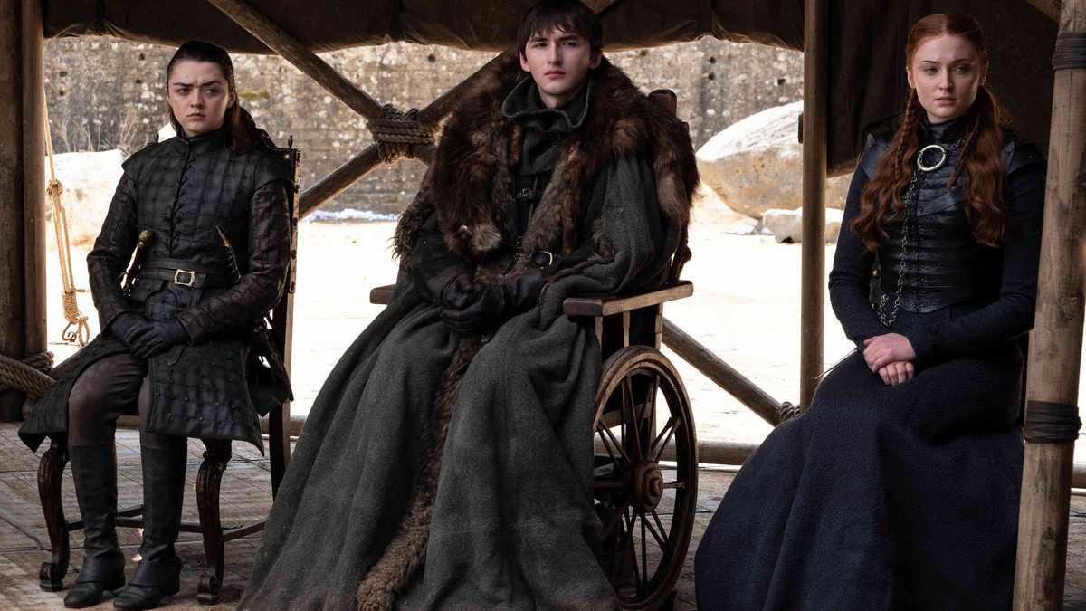La escena de Juego de tronos en que Bran Stark es elegido rey por los líderes de las casas de Westeros.