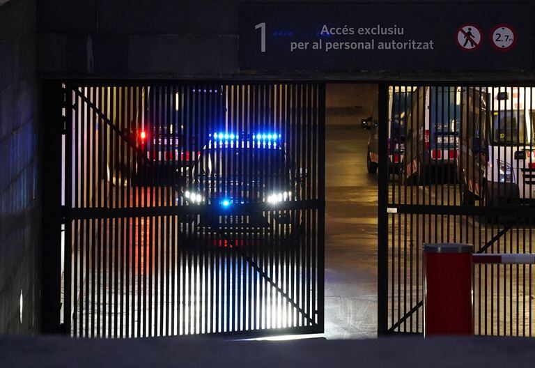 Soccer Football - Brazilian soccer player Dani Alves leaves court - Barcelona Court, Barcelona, Spain - January 20, 2023 A police car is seen leaving Barcelona court after it was reported Dani Alves was jailed on remand REUTERS/Bruna Casas