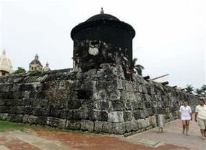 Las murallas de Cartagena están siendo consumidas por una bacteria, debido a la acumulación de contaminación.