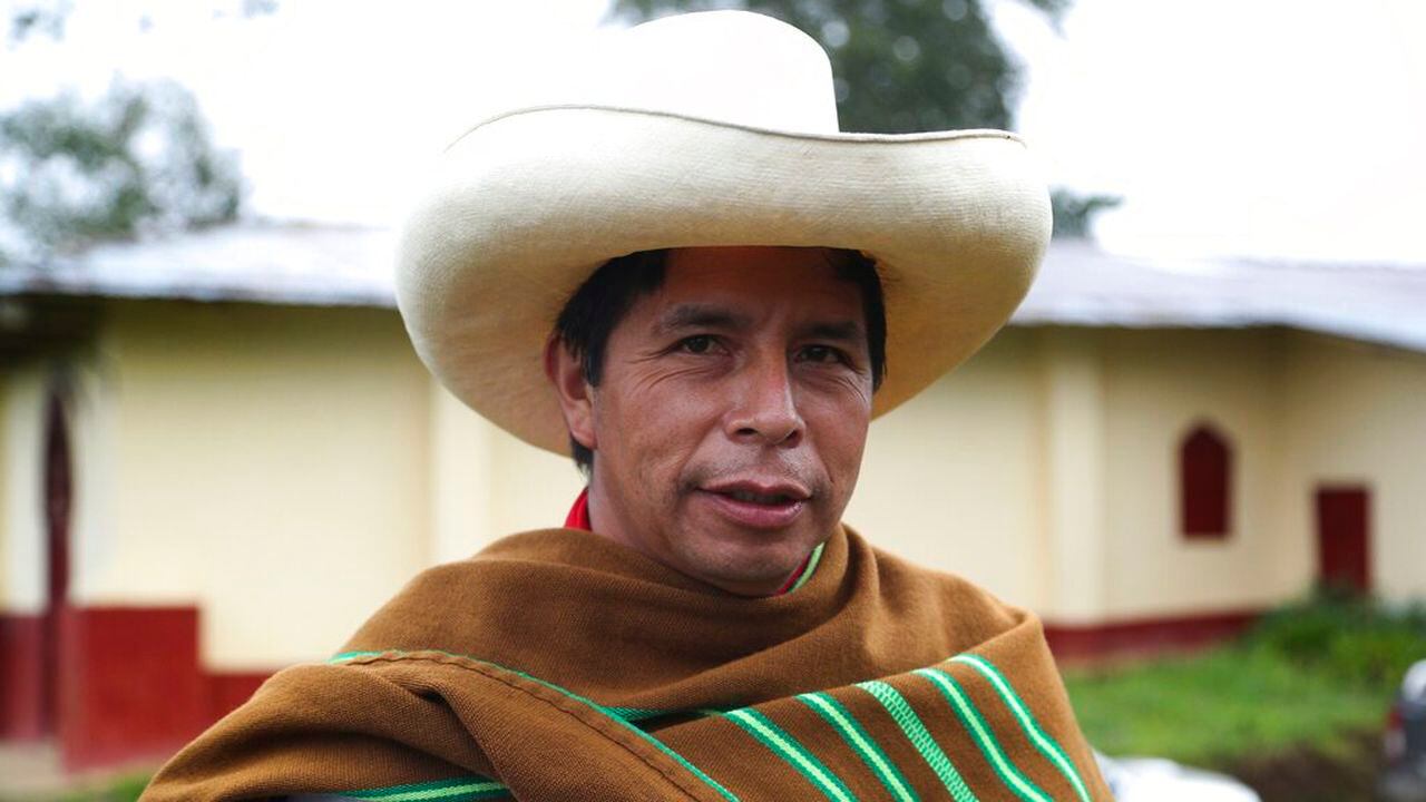 La llegada de Pedro Castillo al poder en Perú supone un viraje a la izquierda en el espectro político del vecino país.