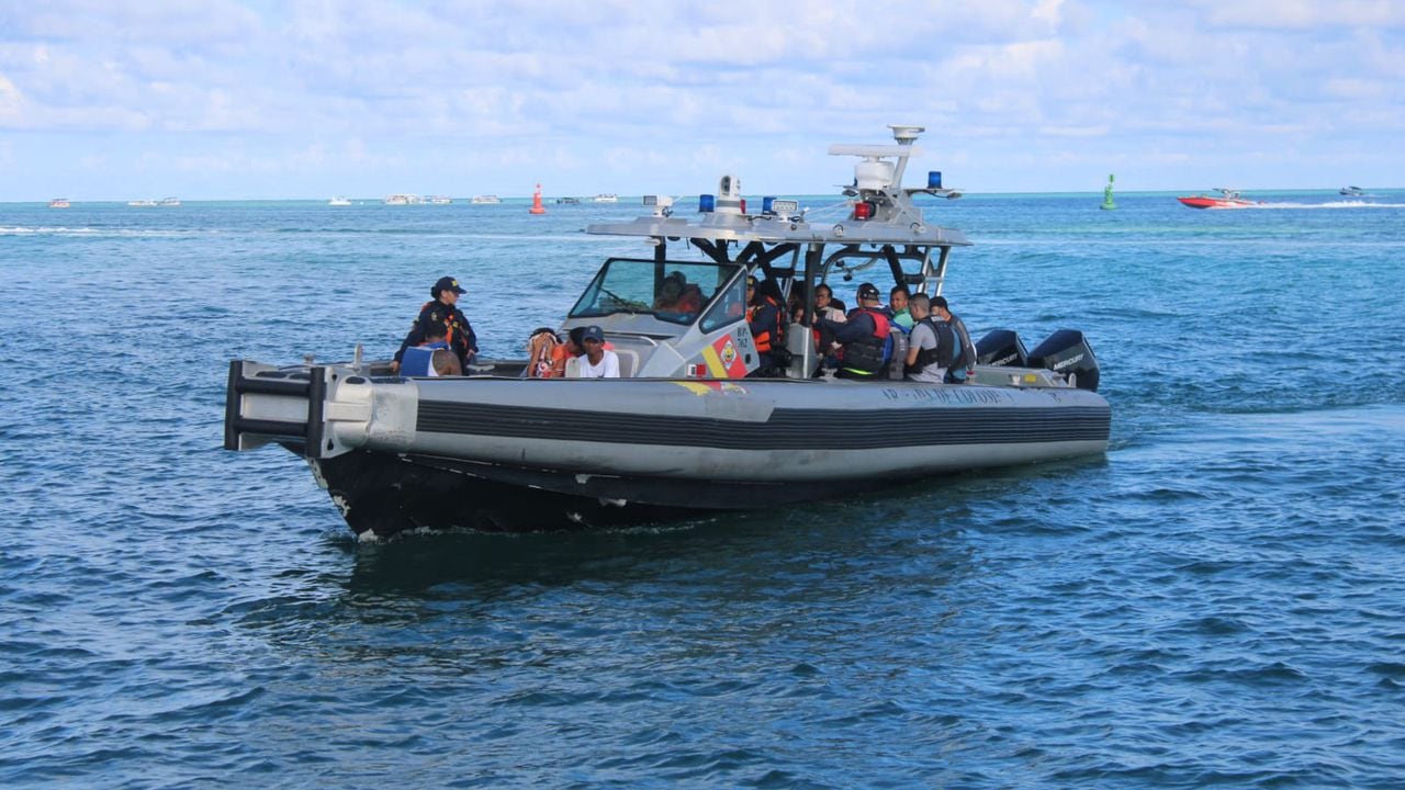 Armada rescata a 22 migrantes que eran transportados en una embarcación ilegal desde San Andrés hacia Centroamérica