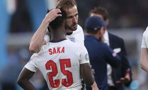 Saka desconsolado después de los penaltis