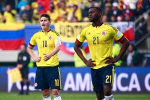 TEMUCO, CHILE - JUNE 21: James Rodriguez and Jackson Martinez of Colombia look dejected after the 2015 Copa America Chile Group C match between Colombia and Peru at Municipal Bicentenario Germán Becker Stadium on June 21, 2015 in Temuco, Chile. (Photo by Miguel Tovar/LatinContent via Getty Images) 