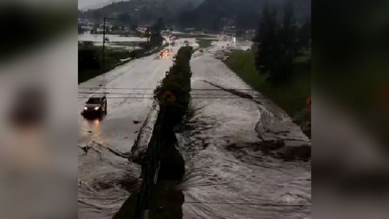 Así quedó la vía Bogotá - Tunja tras las lluvias.
