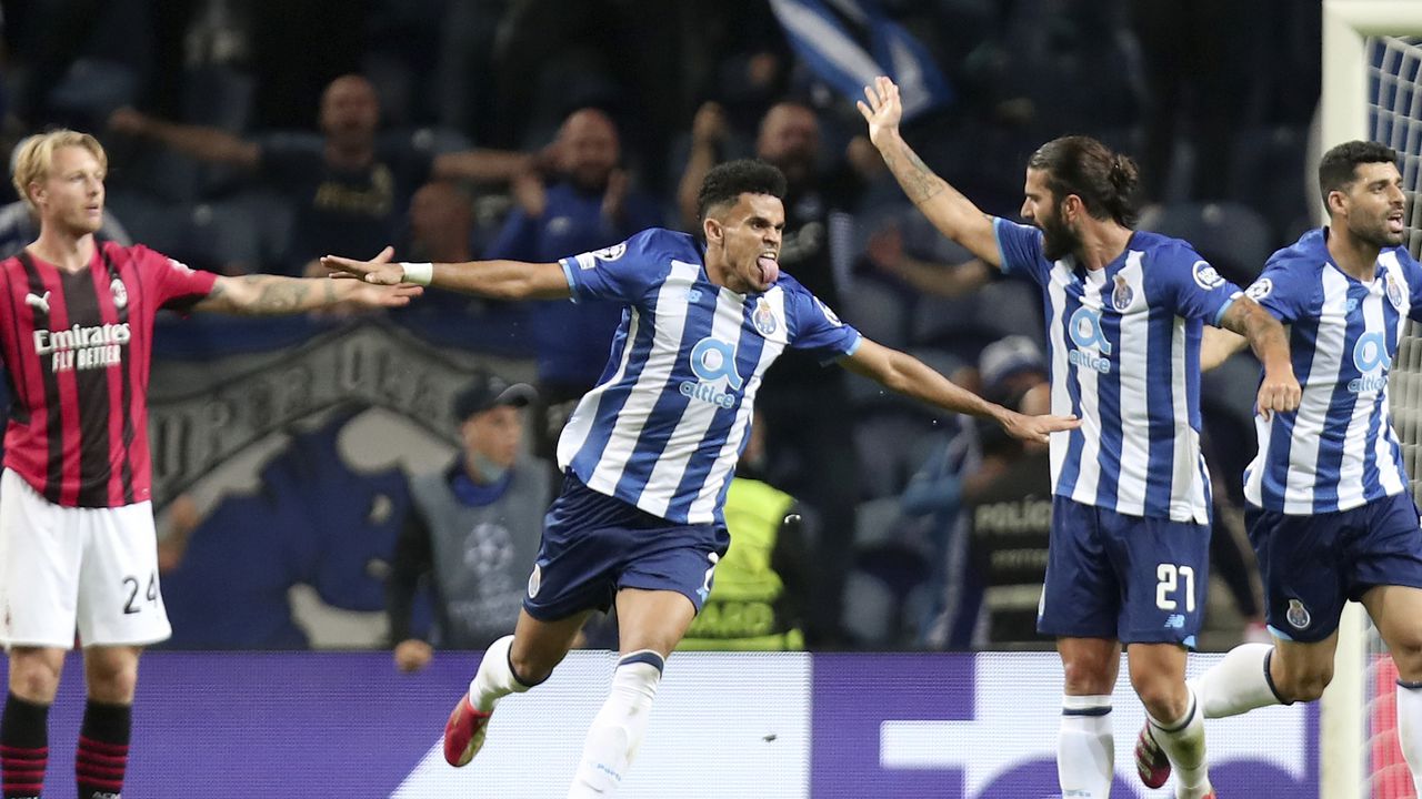 Porto's Luis Diaz, center, celebrates after scoring the opening goal during the Champions League group B soccer match between FC Porto and AC Milan at the Dragao stadium in Porto, Portugal, Tuesday, Oct. 19, 2021. (AP Photo/Luis Vieira)