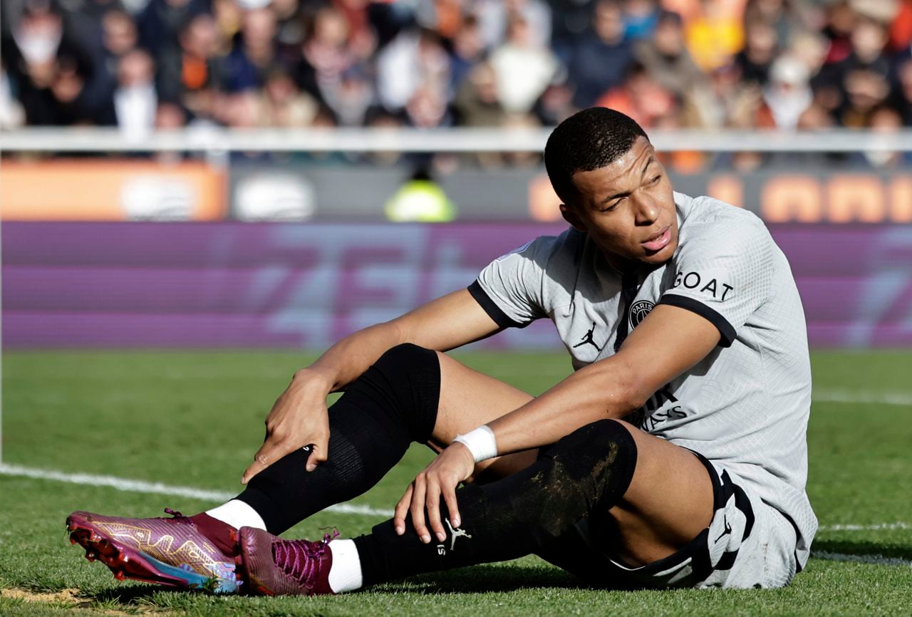 PSG's Kylian Mbappe reacts after missing a chance to score during the French League One soccer match between FC Lorient and Paris Saint-Germain at the Moustoir stadium in Lorient, western France, Sunday, Nov. 6, 2022. (AP Photo/Jeremias Gonzalez)