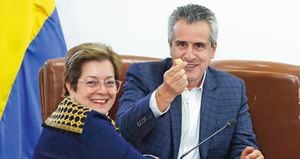 El ministro Velasco también acompañó a la ministra del Trabajo, Gloria Inés Ramírez, en los debates de las reformas laboral y pensional.
