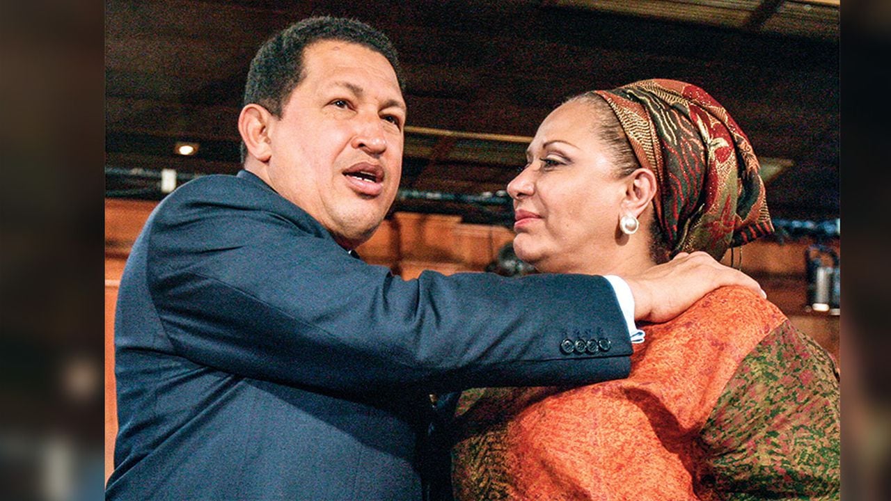   La senadora habría sido el puente entre el expresidente Hugo Chávez y el llamado testaferro del régimen, Álex Saab, hoy detenido en Estados Unidos. Su relación habría empezado justamente con gestiones para lograr pagos de ese país.