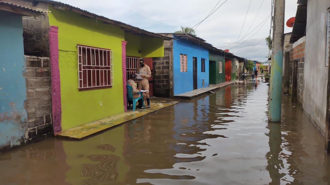 Inundaciones en Guaranda, Sucre, por desbordamiento del Río Cauca. Atención de emergencia desde la Armada Colombia y la UNGRD.