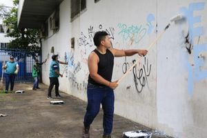 En Bucaramanga, los ciudadanos han pagado sus multas realizando trabajo social en la ciudad.