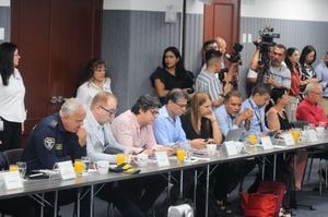 Poder: Reunión del boque parlamentario del  Valle del Cauca, Gobernadora del Valle y Alcalde de Cali. José L Guzmán. El País