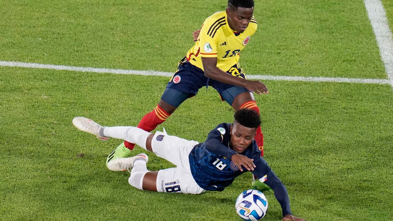 Colombia's Jhojan Torres, top, and Ecuador's Oscar Zambrano fight for the ball during a South America U-20 Championship soccer match in Bogota, Colombia, Monday, Feb. 6, 2023. (AP Photo/Fernando Vergara)