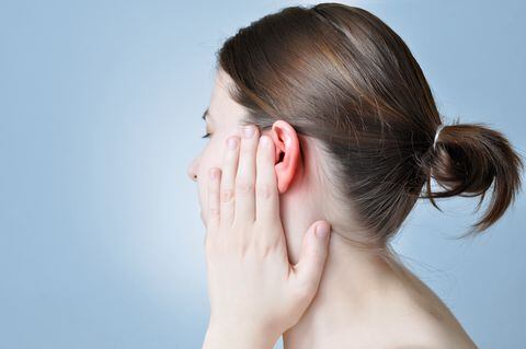 Muchas son las posibles afecciones relacionadas con las orejas rojas.