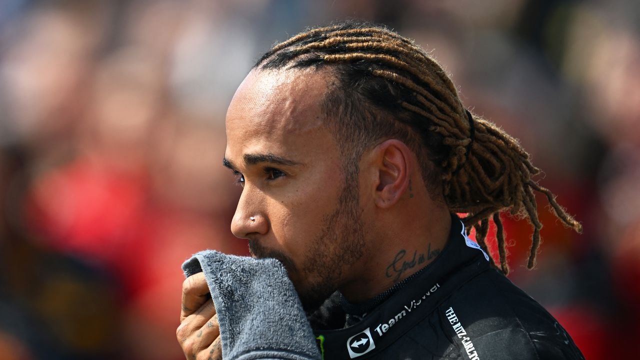 MONTREAL, QUEBEC - JUNE 19: Third placed Lewis Hamilton of Great Britain and Mercedes looks on in parc ferme during the F1 Grand Prix of Canada at Circuit Gilles Villeneuve on June 19, 2022 in Montreal, Quebec.   Clive Mason/Getty Images/AFP (Photo by CLIVE MASON / GETTY IMAGES NORTH AMERICA / Getty Images via AFP)