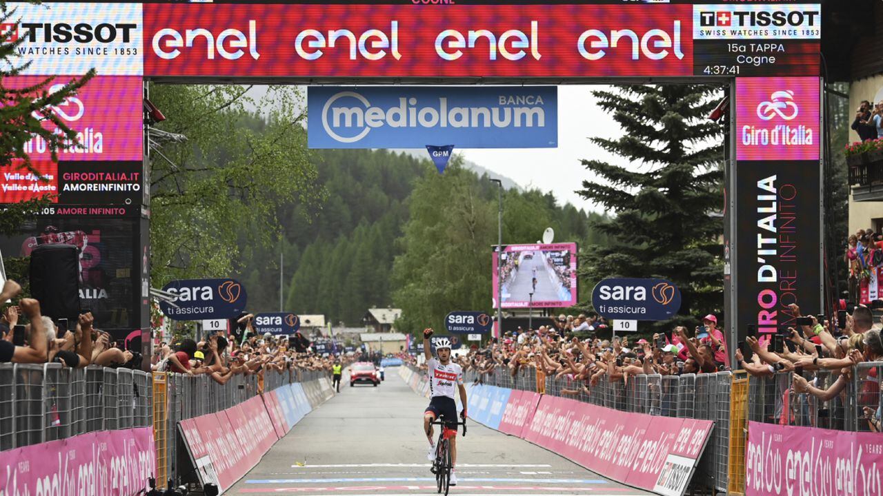 Italian cyclist Giulio Ciccone crosses the finish line to win the 15th stage of the Giro D'Italia cycling race from Rivarolo Canavese to Cogne, Italy, Sunday, May 22, 2022. (Massimo Paolone/LaPresse vía AP)