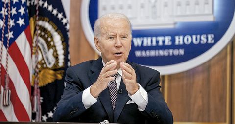    “Es una medida devastadora… pretende hacer retroceder al país”, aseguró el presidente Biden. 