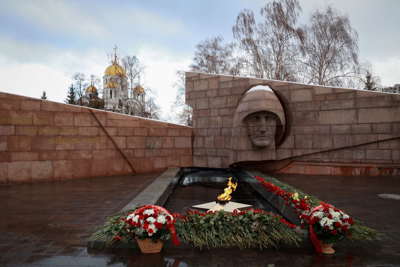 En Rusia rinden homenaje a los soldados muertos en "el ataque de año nuevo" por parte de Ucrania. Foto: AFP.