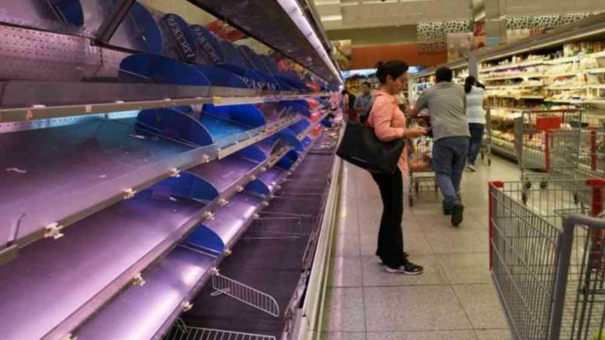 Tras una semana de protestas contra las medidas de austeridad, los supermercados del país muestran señales de desabastecimiento.