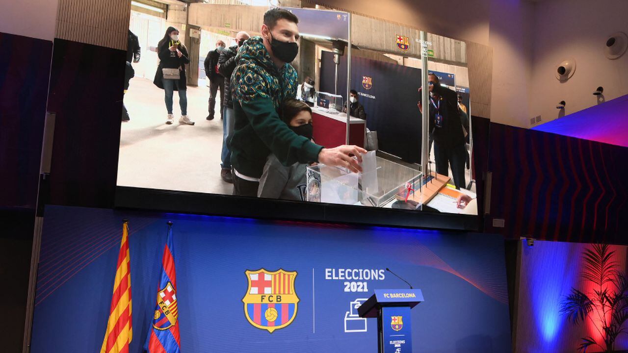 El jugador argentino depositó su voto para la presidencia del Barcelona. Foto: AFP / LLUIS GENE