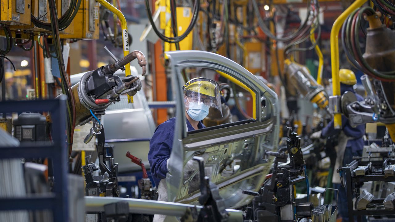 La planta de RENAULT-Sofasa tiene una capacidad de producción de 80.000 vehículos al año.