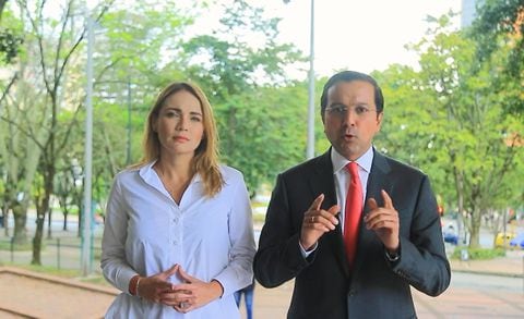 Réplica de oposición por David Luna y Carolina Arbeláez en título y demás.