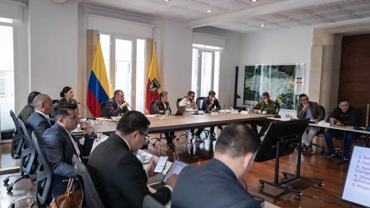 La alcaldesa Claudia López lideró un consejo de seguridad en la Alcaldía de Bogotá