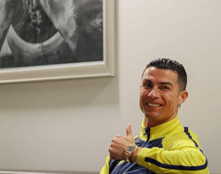 Cristiano Ronaldo con su Rolex de lujo. Foto: Instagram @alnassr_fc