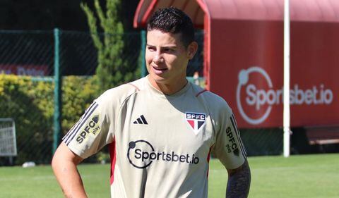 James Rodríguez en uno de sus primeros entrenamientos con el Sao Paulo de Brasil.