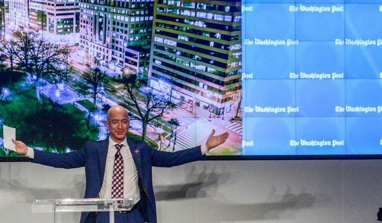 Jeff Bezos, uno de los hombres más ricos del mundo, fue al consejo editorial y temen por despidos en el diario estadounidense