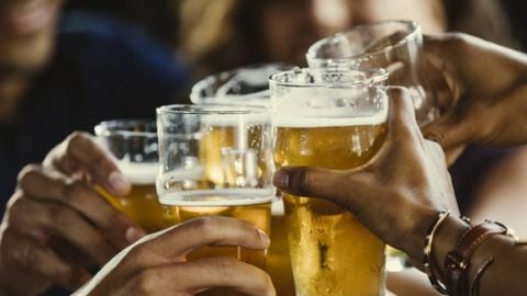 Hay escasez de cerveza en el país durante esta época de fin de año. Foto: GettyImages.