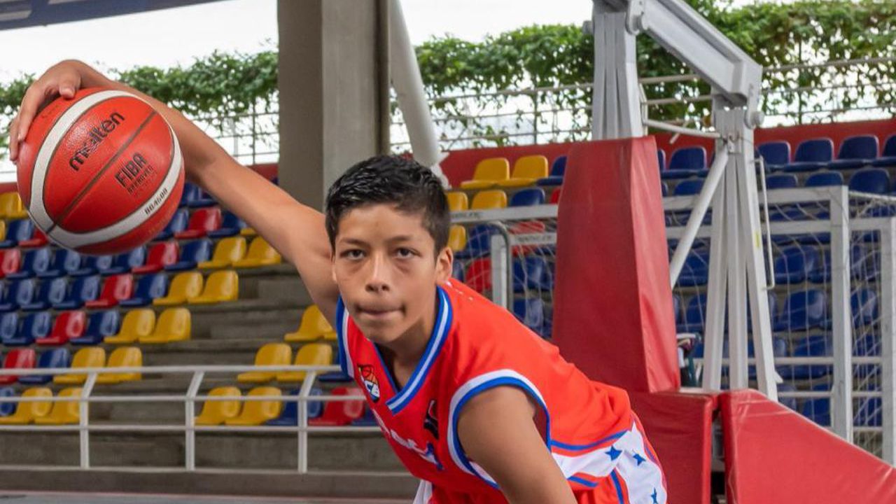 Si lo crees, lo juegas”: Juan José Sánchez, el niño que con solo 13 años  debutó con los grandes y es una promesa del baloncesto
