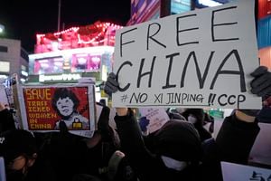 Los manifestantes organizan una manifestación para denunciar las continuas políticas de cero COVID del gobierno chino en Seúl, Corea del Sur, el miércoles 30 de noviembre de 2022. (AP Photo/Ahn Young-joon)