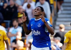 Yerry Mina marca gol con el Everton al Wolves
