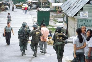 MEDELLIN 
COMUNA 13. 
OPERACION ORION 
Policia Nacional 
capturada. 
Foto:Natalia Botero