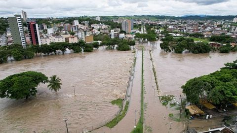 Inundaciones en el estado de Bahía en Brasil después del colapso de una represa.