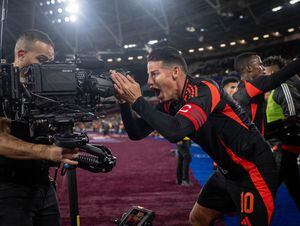 James Rodríguez celebrando el gol frente a España en Londres