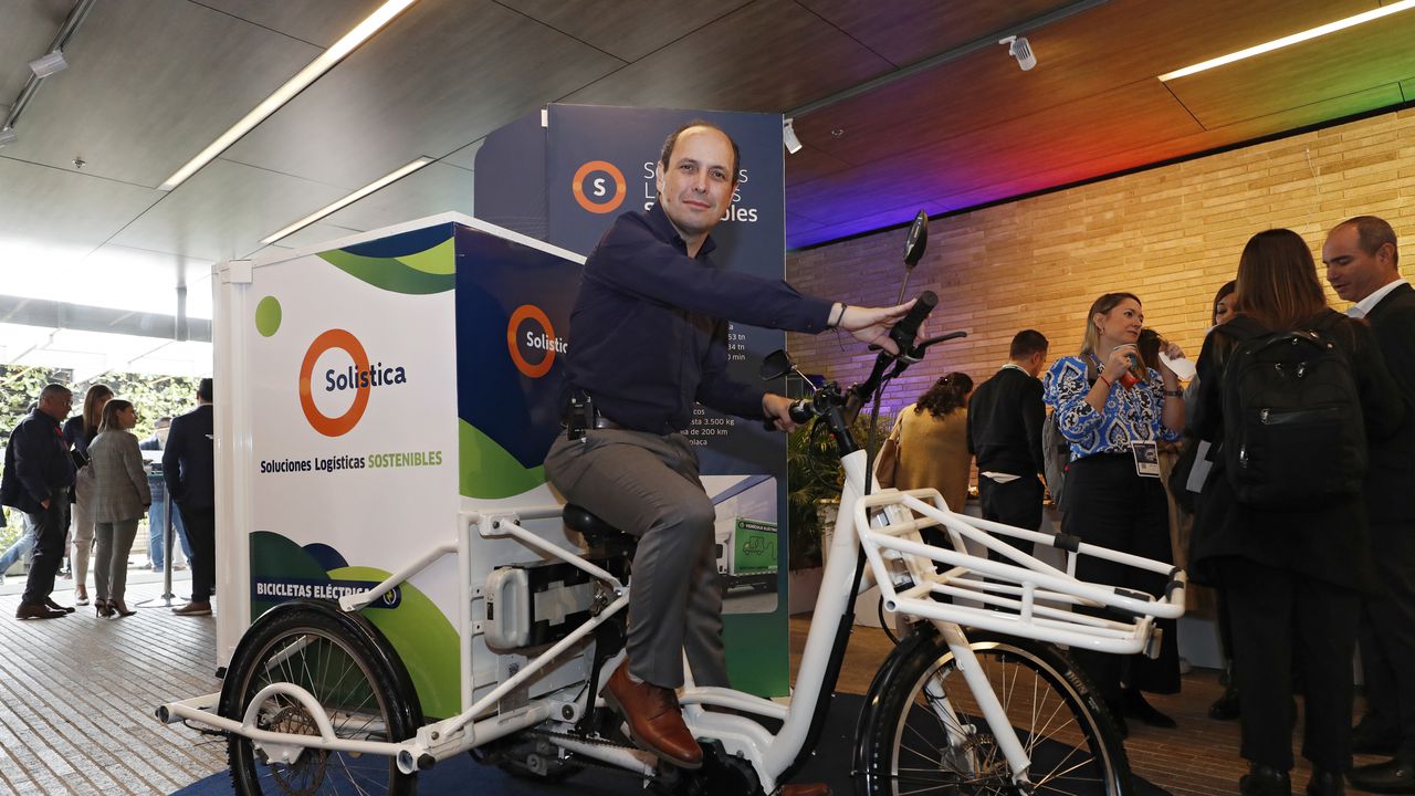 Las bicicletas eléctricas son una de las soluciones innovadoras para disminuir el impacto de la cadena de logística, según Jorge Bayona, CCO de Solistica.