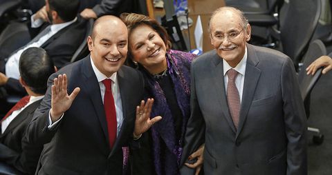  El senador del Partido Liberal, Horacio José Serpa, junto a sus padres, Rosita Moncada y Horacio Serpa Uribe, en el Congreso de la República.