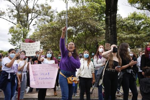 Paro Nacional planton en contra de la violencia sexual policial en el CAI del Park Way