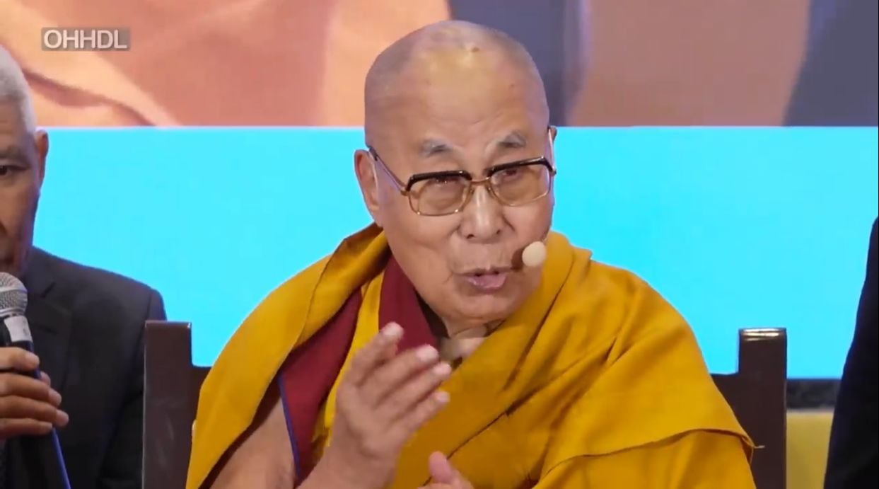 El mismo Director General de la Confederación Budista Internacional, Abhijit Halder, le dio la bienvenida al Dalái Lama al evento