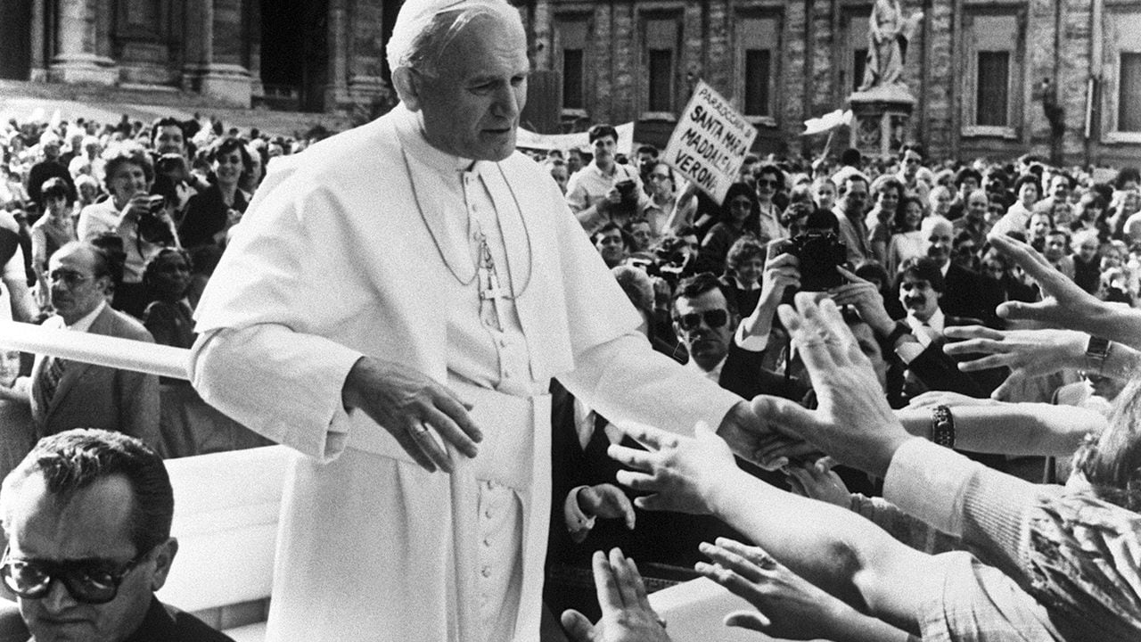 Juan Pablo II minutos antes del atentado en la plaza de San Pedro, en el Vaticano.