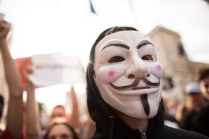 Anonymous es un pseudónimo utilizado por diferentes colectivos e individuos para realizar, en su nombre —poniéndose de acuerdo con otros—, acciones concertadas, principalmente ataques cibernéticos contra gobiernos.  (Photo by Maciej Luczniewski/NurPhoto via Getty Images)