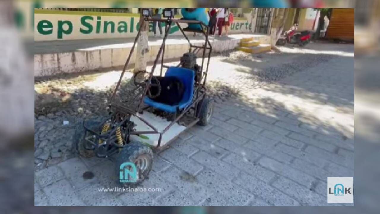 Joven de Sinaloa, México, se ingenió su propio medio de transporte.