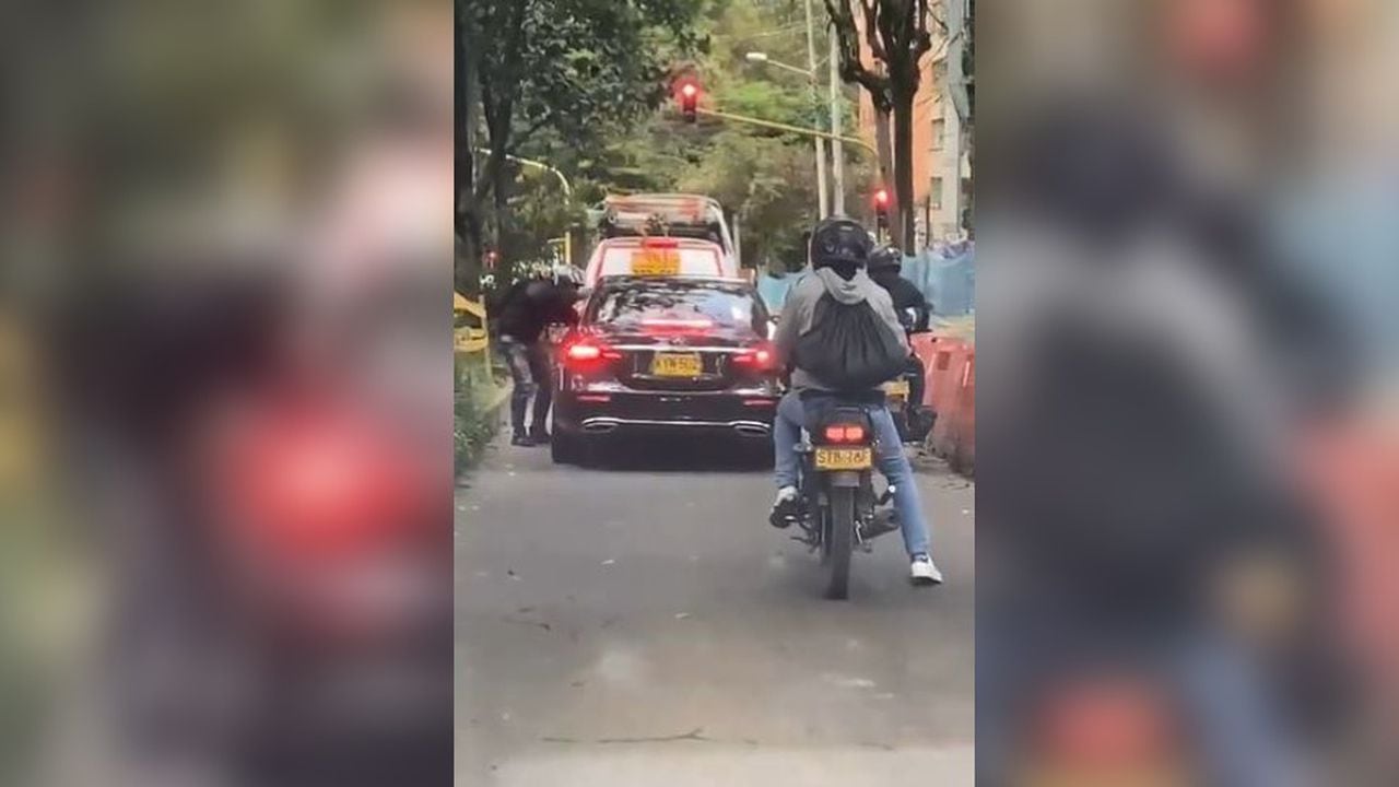 Por tercera vez, en menos de 24 horas, se presentó un robo a mano armada en Bogotá a plena luz del día a un carro, esta vez en el barrio La Cabrera, en Chapinero.